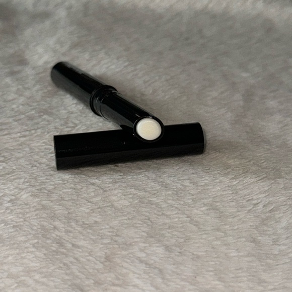 MAC Cosmetics lip primer - Picture 2 of 3